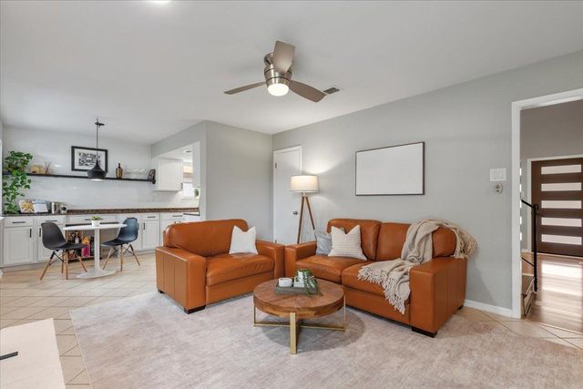 208 Skyloop DR, Austin, TX 78745