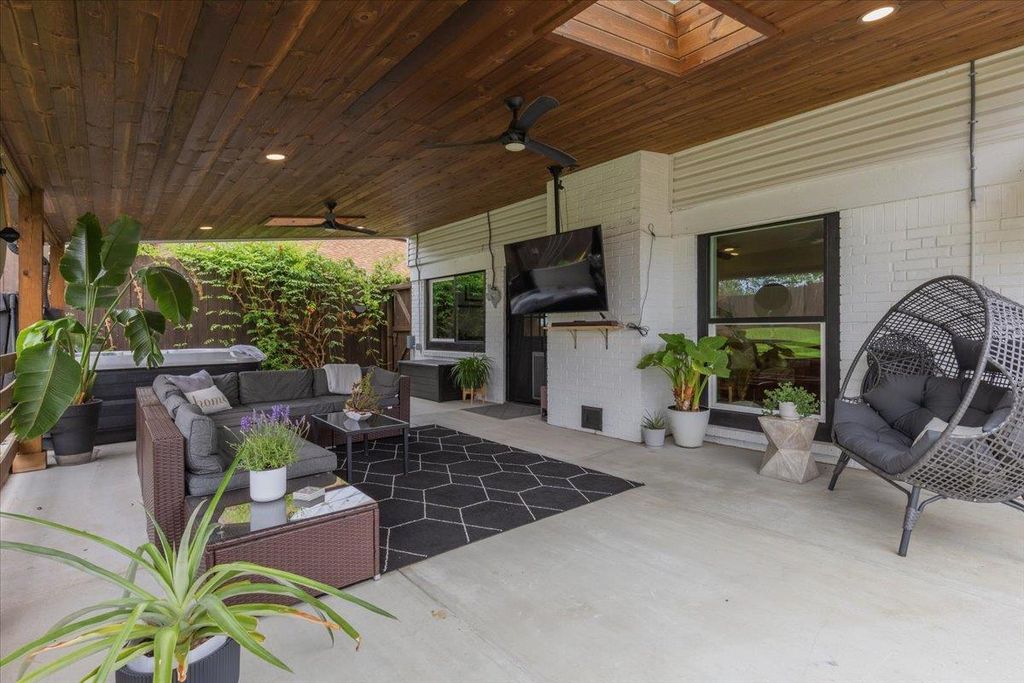 208 Skyloop DR, Austin, TX 78745