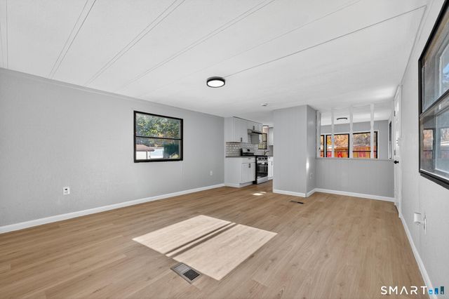 32 Nashua Street, Norwich, CT 06360