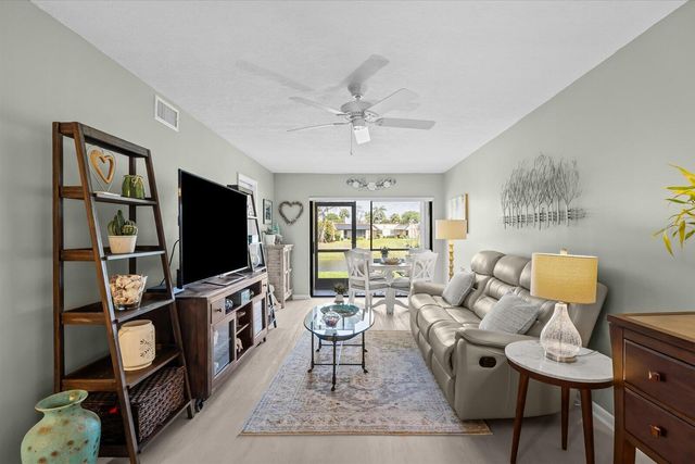 2069 NE Collins Circle 7-50, Jensen Beach, FL 34957