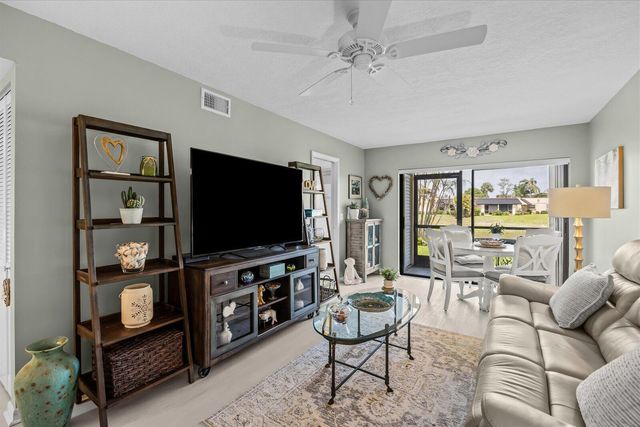 2069 NE Collins Circle 7-50, Jensen Beach, FL 34957