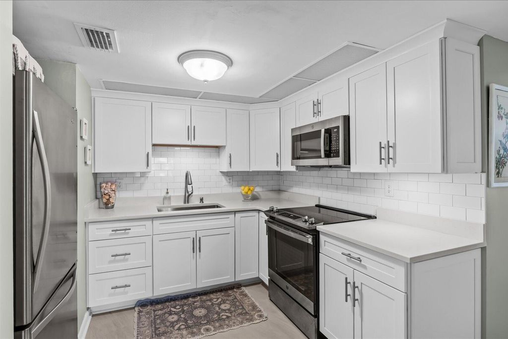 2069 NE Collins Circle 7-50, Jensen Beach, FL 34957
