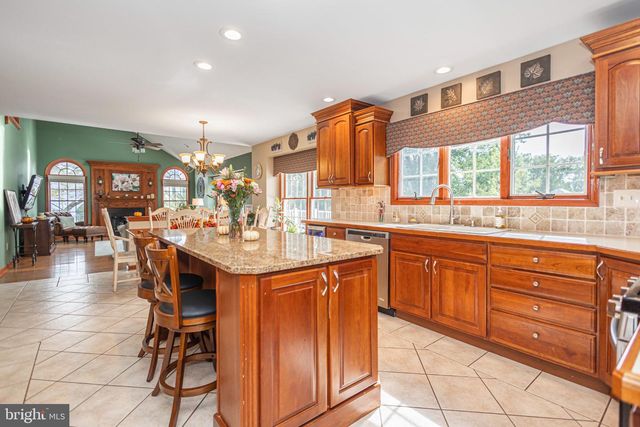 7 MUSTANG CT, Southampton, PA 18966
