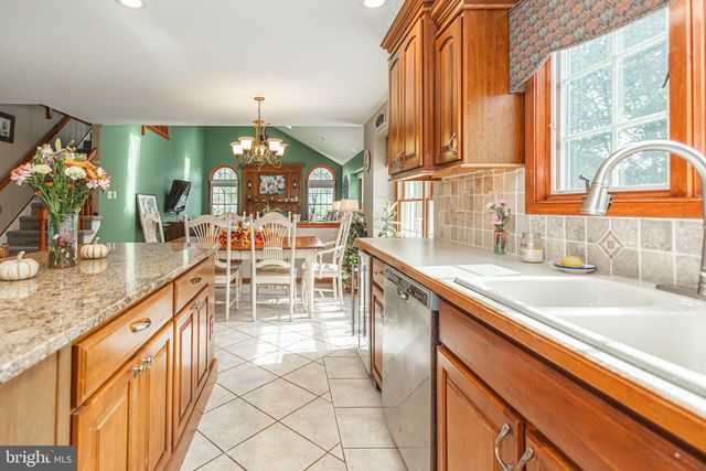 7 MUSTANG CT, Southampton, PA 18966