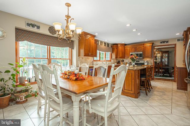 7 MUSTANG CT, Southampton, PA 18966
