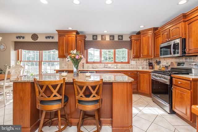7 MUSTANG CT, Southampton, PA 18966