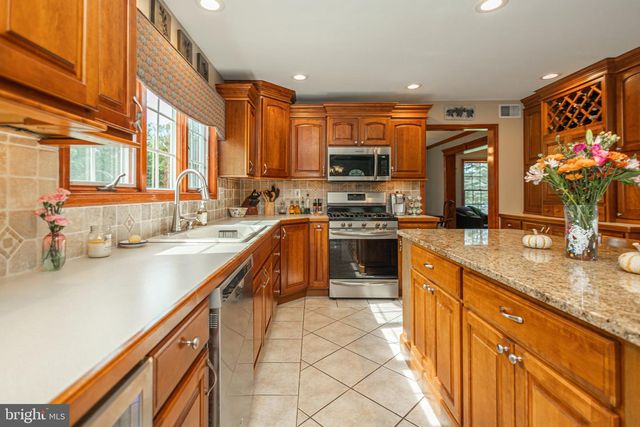 7 MUSTANG CT, Southampton, PA 18966