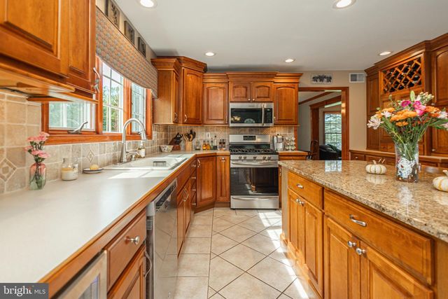 7 MUSTANG CT, Southampton, PA 18966