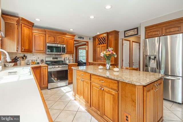 7 MUSTANG CT, Southampton, PA 18966