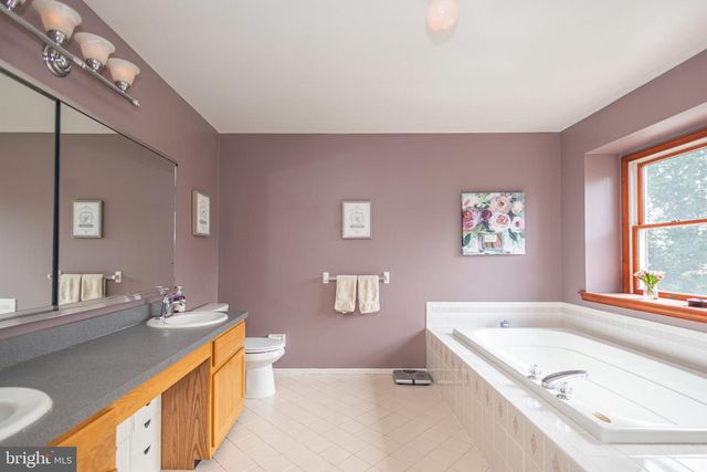 7 MUSTANG CT, Southampton, PA 18966