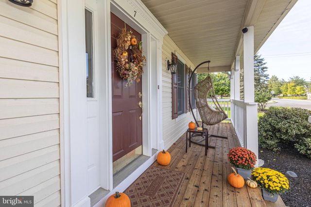 7 MUSTANG CT, Southampton, PA 18966