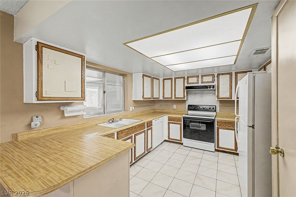 2112 Cameron Street, Las Vegas, NV 89102 — photo 2