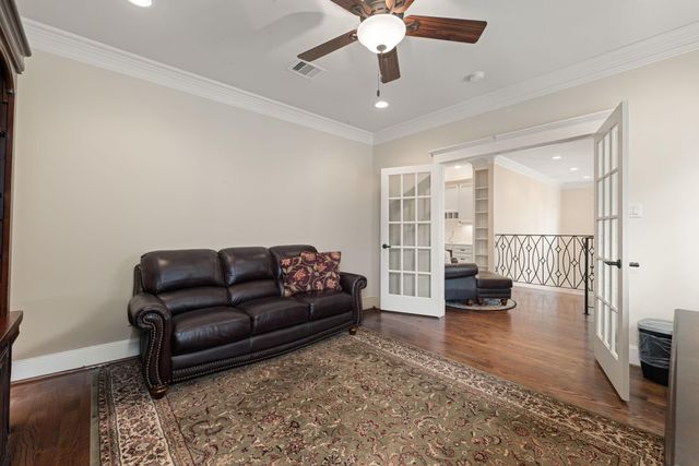 1639 Du Barry Lane, Houston, TX 77018