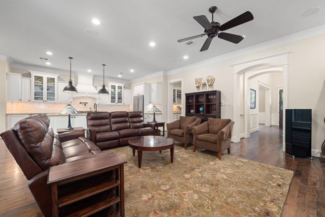 1639 Du Barry Lane, Houston, TX 77018
