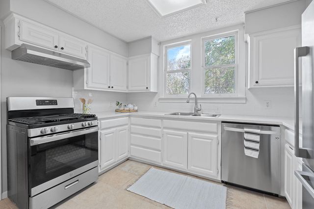 909 Hudgins ST, Smithville, TX 78957