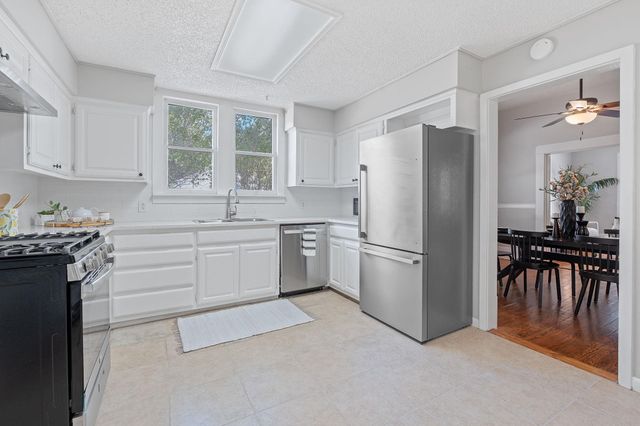 909 Hudgins ST, Smithville, TX 78957