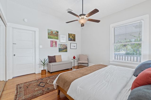 909 Hudgins ST, Smithville, TX 78957