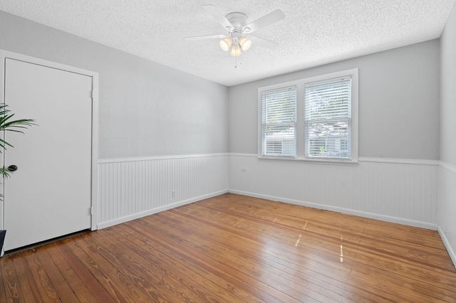 909 Hudgins ST, Smithville, TX 78957