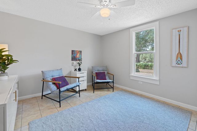 909 Hudgins ST, Smithville, TX 78957