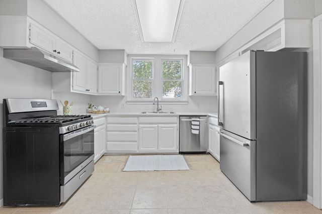 909 Hudgins ST, Smithville, TX 78957