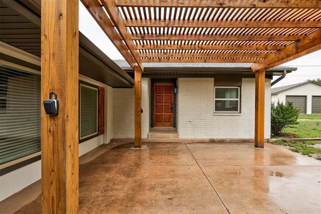 511 Highland Hills Drive, Edmond, OK 73034