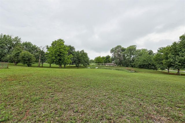 511 Highland Hills Drive, Edmond, OK 73034