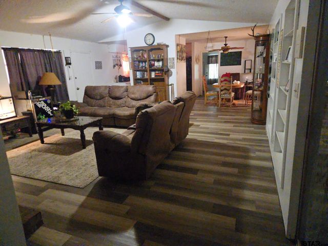 1167 County Road 44600, Blossom, TX 75416