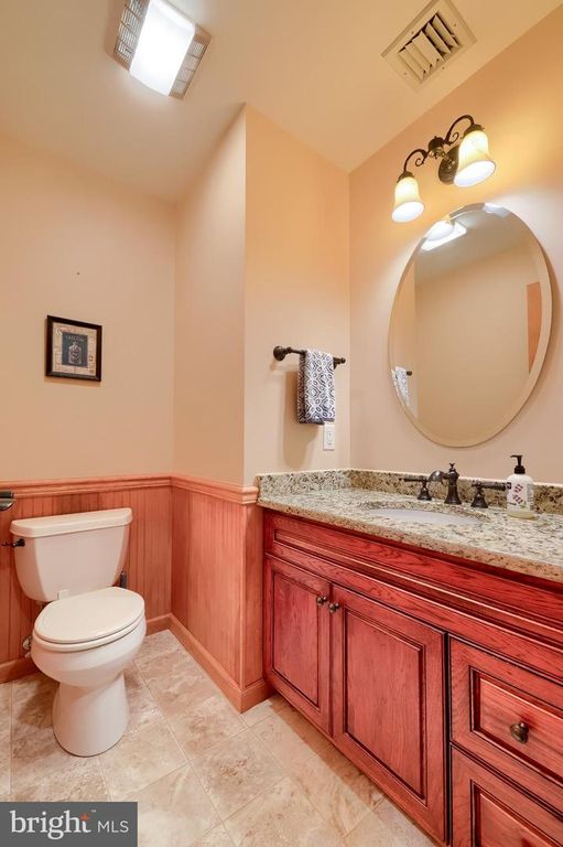 2098 MALLARD DR, Lancaster, PA 17601