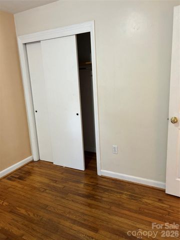 11 Mountain Road, Hendersonville, NC 28791