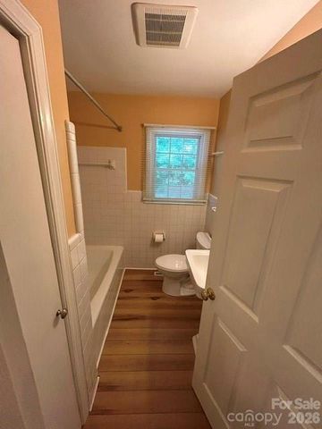 11 Mountain Road, Hendersonville, NC 28791