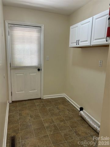 11 Mountain Road, Hendersonville, NC 28791