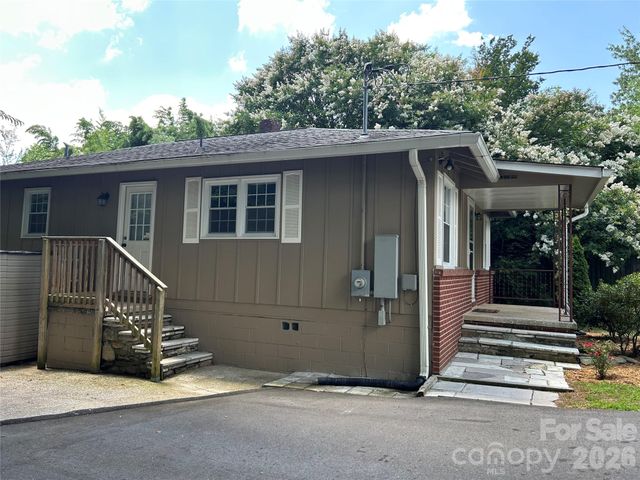11 Mountain Road, Hendersonville, NC 28791