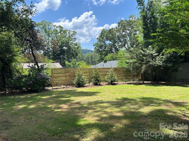 11 Mountain Road, Hendersonville, NC 28791