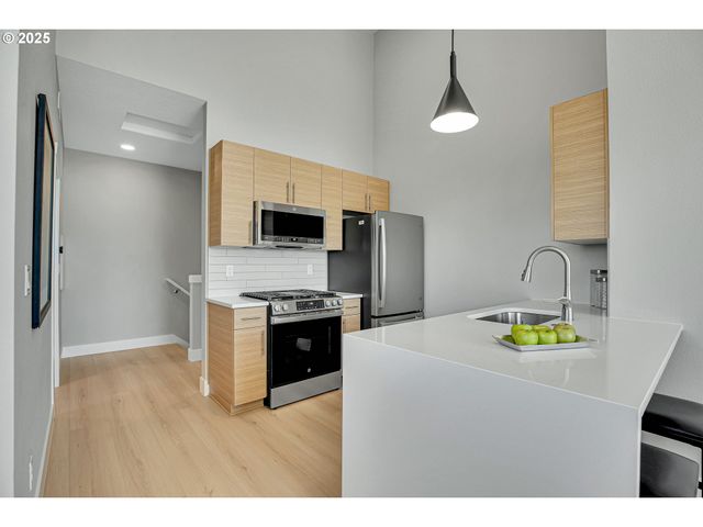 16473 Nw liberty St, Portland, OR 97229