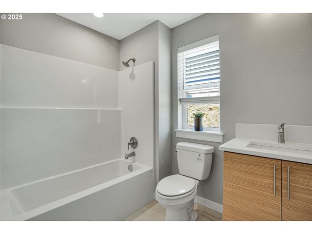 16473 Nw liberty St, Portland, OR 97229