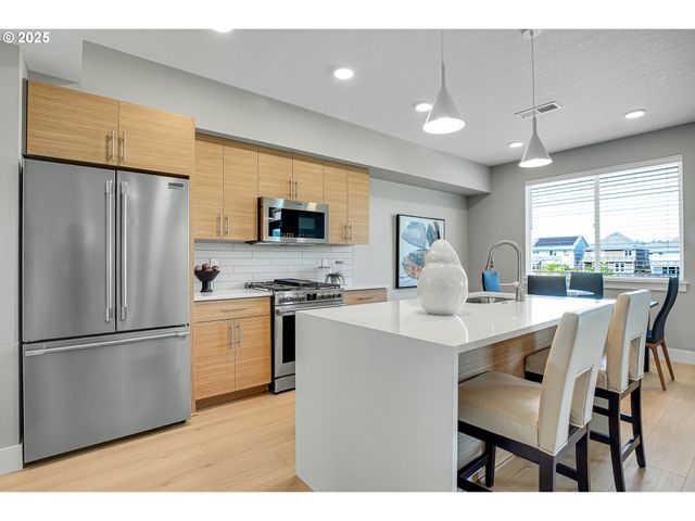 16473 Nw liberty St, Portland, OR 97229