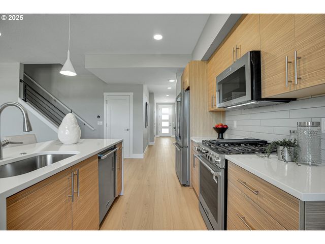 16473 Nw liberty St, Portland, OR 97229