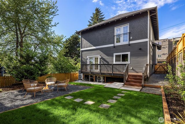 1307 W Boston Street, Seattle, WA 98119