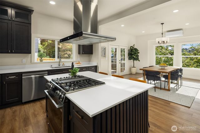 1307 W Boston Street, Seattle, WA 98119