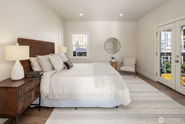 1307 W Boston Street, Seattle, WA 98119