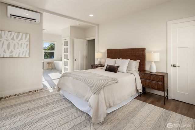 1307 W Boston Street, Seattle, WA 98119