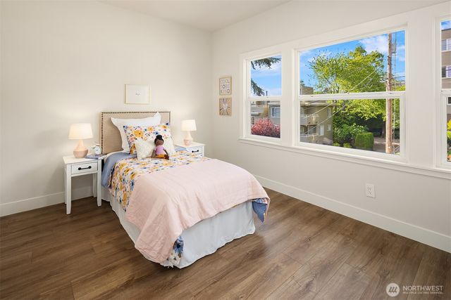 1307 W Boston Street, Seattle, WA 98119