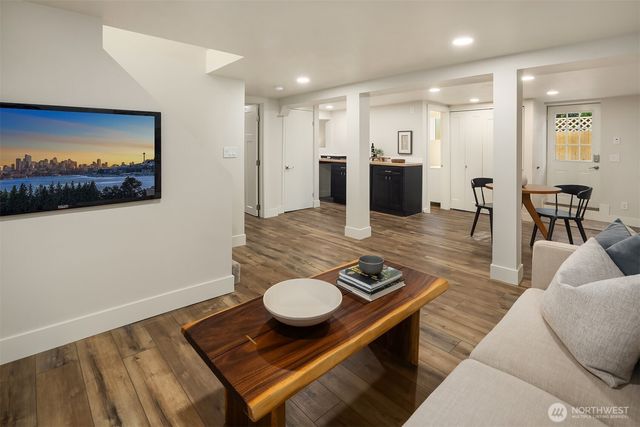 1307 W Boston Street, Seattle, WA 98119
