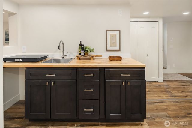1307 W Boston Street, Seattle, WA 98119