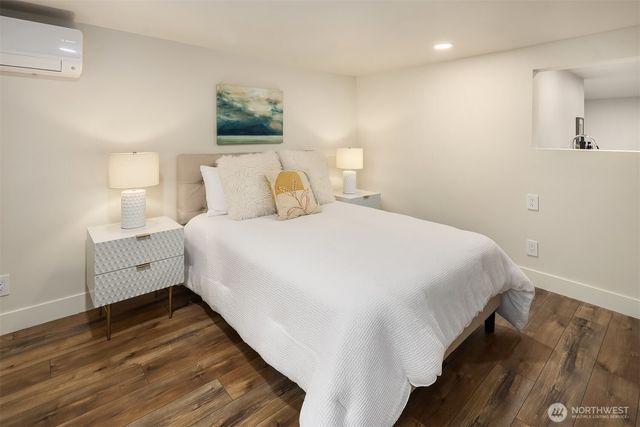 1307 W Boston Street, Seattle, WA 98119