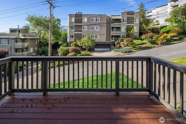 1307 W Boston Street, Seattle, WA 98119