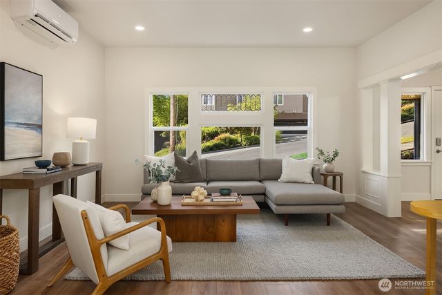1307 W Boston Street, Seattle, WA 98119