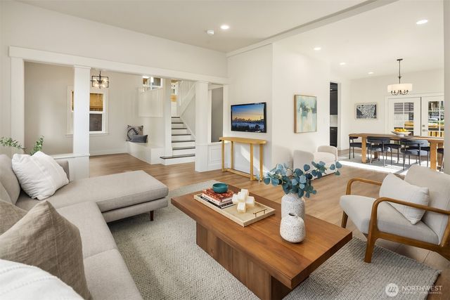 1307 W Boston Street, Seattle, WA 98119