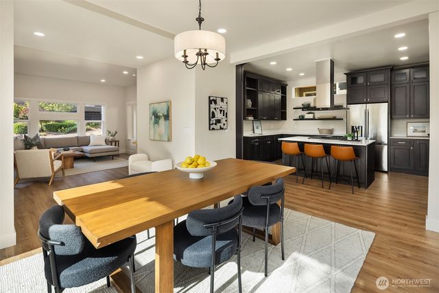 1307 W Boston Street, Seattle, WA 98119