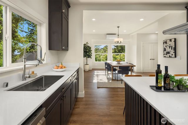 1307 W Boston Street, Seattle, WA 98119